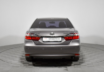 Подержанный автомобиль Toyota Camry Sedan 2016 года (6 фото)