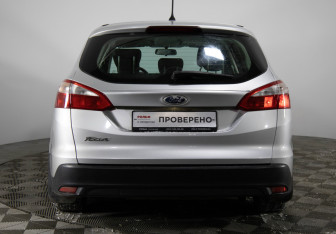 Подержанный автомобиль Ford Focus Wagon 2012 года (6 фото)
