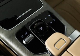 Подержанный автомобиль Jaecoo J8 2024 года (21 фото)