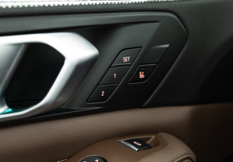 Подержанный автомобиль BMW X5 2020 года (16 фото)