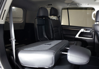 Подержанный автомобиль Toyota Land Cruiser Suv 2015 года (15 фото)