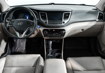 Подержанный автомобиль Hyundai Tucson 2017 года (14 фото)