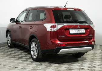 Подержанный автомобиль Mitsubishi Outlander 2014 года (7 фото)