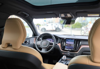 Подержанный автомобиль Volvo XC60 2024 года (18 фото)