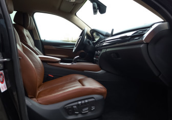 Подержанный автомобиль BMW X6 2015 года (23 фото)