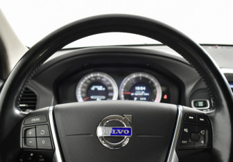 Подержанный автомобиль Volvo XC60 2011 года (15 фото)
