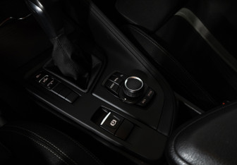 Подержанный автомобиль BMW X1 2016 года (16 фото)