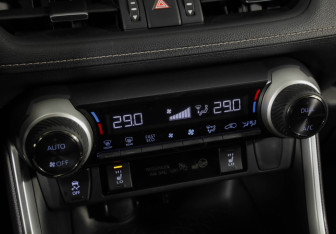 Подержанный автомобиль Toyota RAV4 2020 года (17 фото)