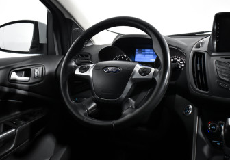 Подержанный автомобиль Ford Kuga 2015 года (15 фото)