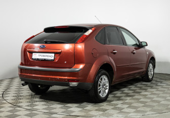 Подержанный автомобиль Ford Focus Hatchback 2007 года (5 фото)