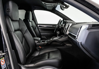 Подержанный автомобиль Porsche Cayenne 2015 года (28 фото)