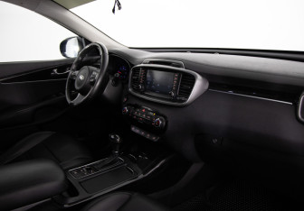 Подержанный автомобиль Kia Sorento 2016 года (13 фото)