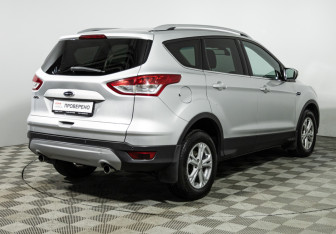 Подержанный автомобиль Ford Kuga 2013 года (5 фото)