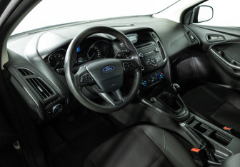 Подержанный автомобиль Ford Focus Hatchback 2017 года (11 фото)