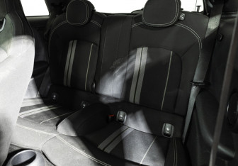 Подержанный автомобиль MINI Hatch 2020 года (10 фото)