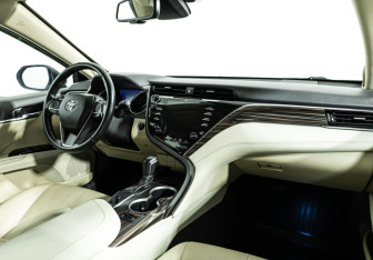 Подержанный автомобиль Toyota Camry Sedan 2020 года (9 фото)