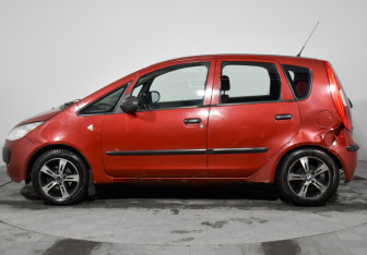 Подержанный автомобиль Mitsubishi Colt Hatchback 2008 года (8 фото)