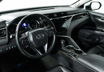 Подержанный автомобиль Toyota Camry Sedan 2019 года (11 фото)
