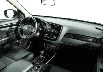 Подержанный автомобиль Mitsubishi Outlander 2020 года (9 фото)