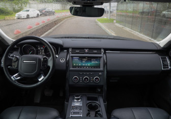 Подержанный автомобиль Land Rover Discovery 2019 года (11 фото)