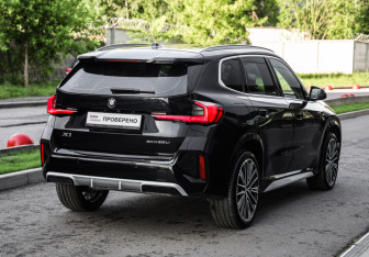 Подержанный автомобиль BMW X1 2024 года (6 фото)