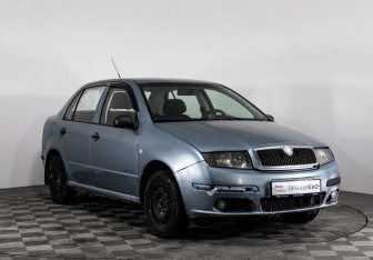 Подержанный автомобиль Skoda Fabia Hatchback 2004 года (3 фото)