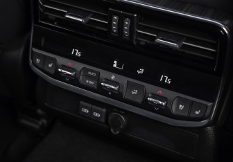 Подержанный автомобиль Toyota Land Cruiser Suv 2022 года (36 фото)
