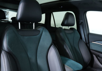Подержанный автомобиль Geely Monjaro 2023 года (12 фото)