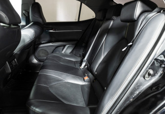 Подержанный автомобиль Toyota Camry Sedan 2019 года (10 фото)