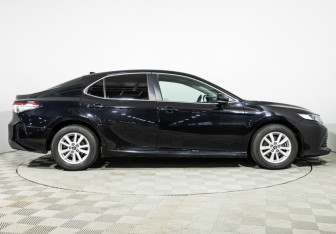 Подержанный автомобиль Toyota Camry Sedan 2019 года (4 фото)