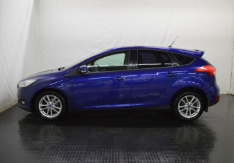 Подержанный автомобиль Ford Focus Hatchback 2016 года (8 фото)