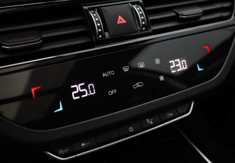 Подержанный автомобиль Hongqi HS5 2024 года (21 фото)