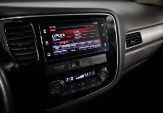 Подержанный автомобиль Mitsubishi Outlander 2018 года (22 фото)