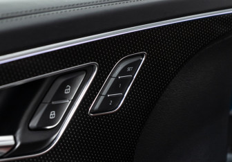 Подержанный автомобиль Audi SQ8 2021 года (17 фото)