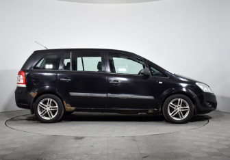 Подержанный автомобиль Opel Zafira Compactvan 2008 года (4 фото)
