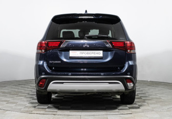 Подержанный автомобиль Mitsubishi Outlander 2020 года (6 фото)
