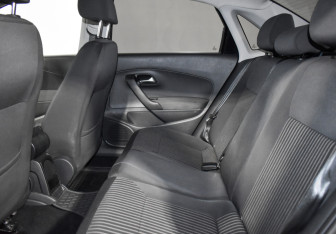 Подержанный автомобиль Volkswagen Polo Sedan 2013 года (11 фото)