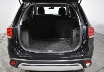 Подержанный автомобиль Mitsubishi Outlander 2019 года (20 фото)