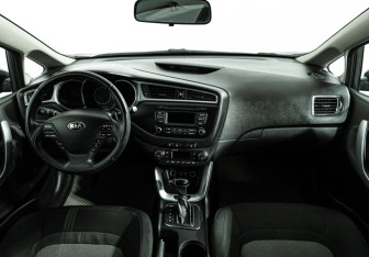 Подержанный автомобиль Kia Ceed Wagon 2016 года (13 фото)