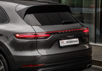 Подержанный автомобиль Porsche Cayenne 2020 года (12 фото)
