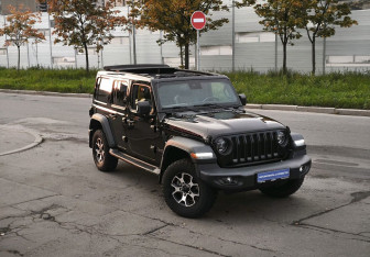 Подержанный автомобиль Jeep Wrangler 2020 года (8 фото)