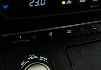 Подержанный автомобиль Lexus ES 2013 года (20 фото)