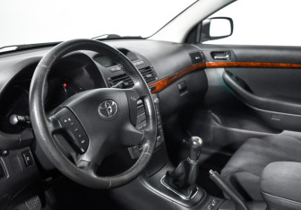 Подержанный автомобиль Toyota Avensis Sedan 2006 года (9 фото)