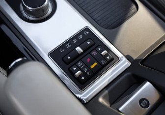 Подержанный автомобиль Land Rover Range Rover 2012 года (23 фото)