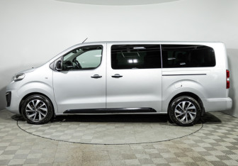 Подержанный автомобиль Peugeot Traveller 2019 года (8 фото)