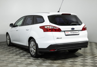 Подержанный автомобиль Ford Focus Hatchback 2012 года (7 фото)