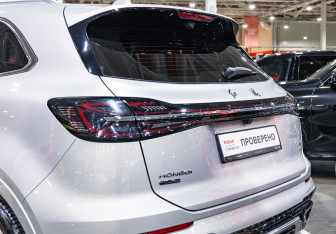 Подержанный автомобиль Hongqi HS5 2024 года (12 фото)