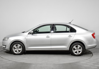 Подержанный автомобиль Skoda Rapid Liftback 2017 года (8 фото)