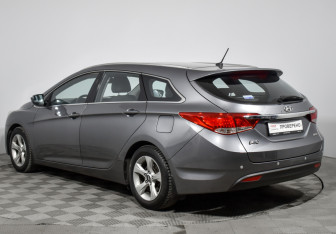 Подержанный автомобиль Hyundai i40 Wagon 2013 года (7 фото)
