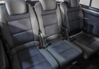 Подержанный автомобиль Volkswagen Touran 2012 года (22 фото)